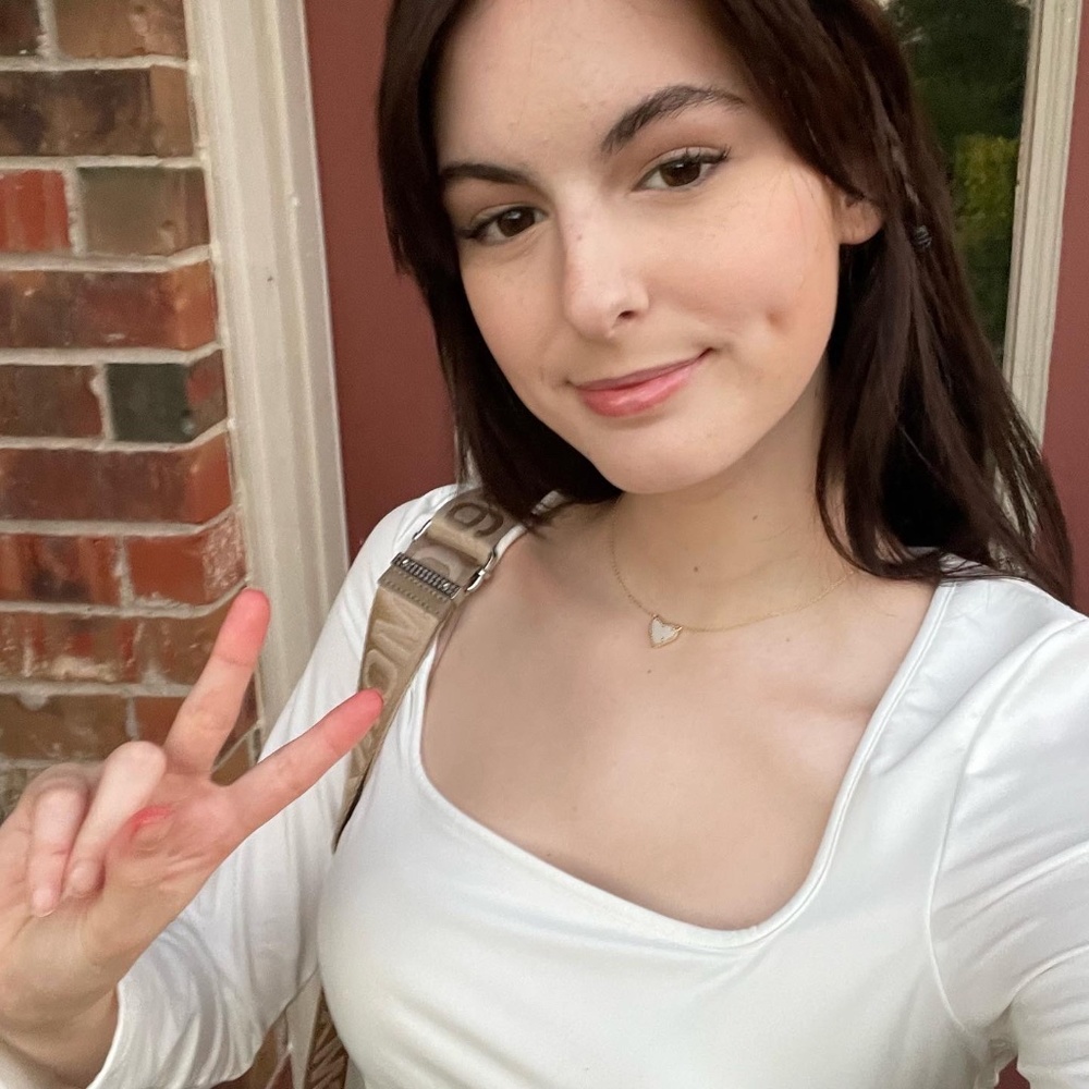 Meet your Posher, Chloe